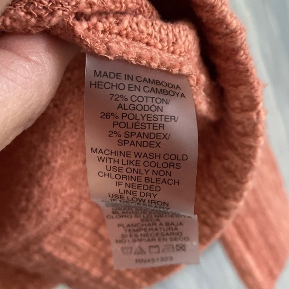 TWO by Vince Camuto Textured Knit V-Neck Button Peach Cardigan - Picture 9 of 10